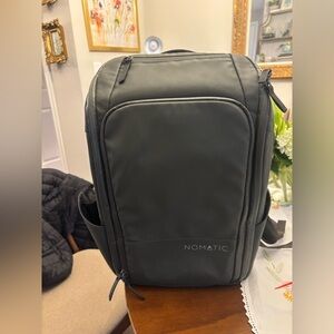 Olive Nomatic Backpack in Olive Green (14L)